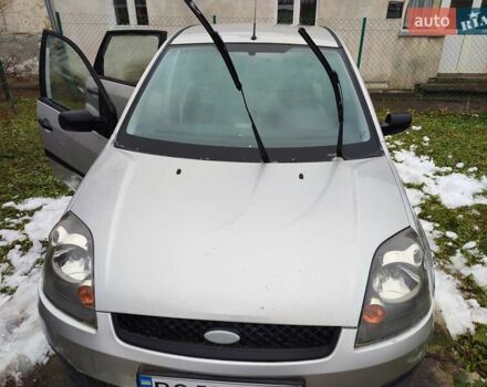 Серый Форд Фиеста, объемом двигателя 1.3 л и пробегом 130 тыс. км за 3900 $, фото 13 на Automoto.ua