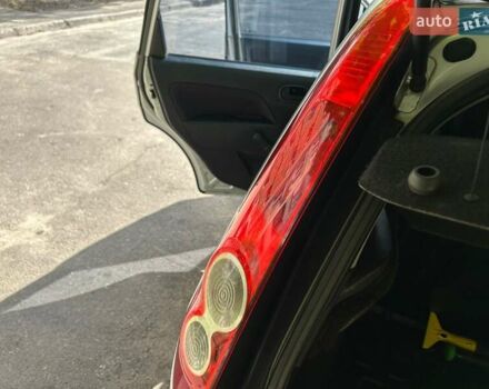 Сірий Форд Фієста, об'ємом двигуна 1.39 л та пробігом 183 тис. км за 5500 $, фото 14 на Automoto.ua