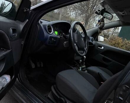 Сірий Форд Фієста, об'ємом двигуна 1.3 л та пробігом 185 тис. км за 4500 $, фото 9 на Automoto.ua