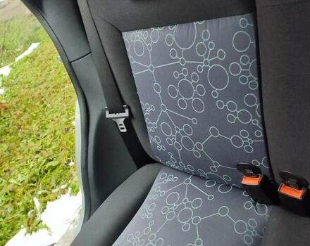 Серый Форд Фиеста, объемом двигателя 1.3 л и пробегом 130 тыс. км за 3900 $, фото 12 на Automoto.ua