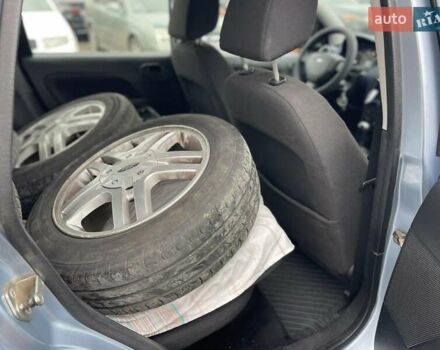 Серый Форд Фиеста, объемом двигателя 1.39 л и пробегом 160 тыс. км за 4200 $, фото 2 на Automoto.ua