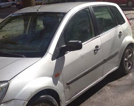 Серый Форд Фиеста, объемом двигателя 1.4 л и пробегом 160 тыс. км за 3000 $, фото 5 на Automoto.ua