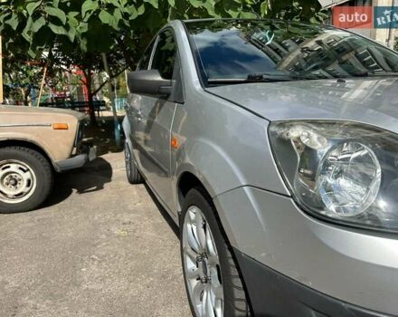 Сірий Форд Фієста, об'ємом двигуна 1.39 л та пробігом 183 тис. км за 5500 $, фото 37 на Automoto.ua