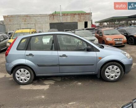 Серый Форд Фиеста, объемом двигателя 1.39 л и пробегом 160 тыс. км за 4200 $, фото 7 на Automoto.ua