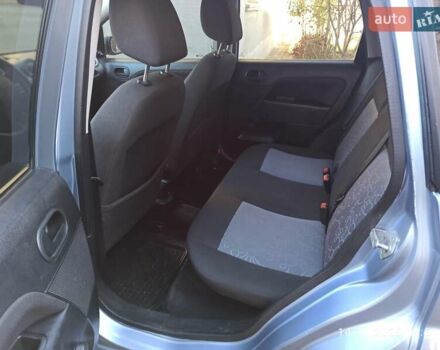 Серый Форд Фиеста, объемом двигателя 1.3 л и пробегом 88 тыс. км за 4400 $, фото 5 на Automoto.ua