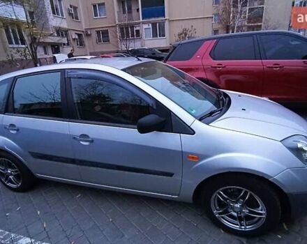 Серый Форд Фиеста, объемом двигателя 1.39 л и пробегом 133 тыс. км за 4000 $, фото 4 на Automoto.ua