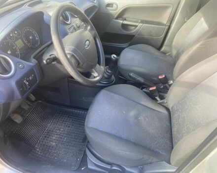 Сірий Форд Фієста, об'ємом двигуна 1.2 л та пробігом 200 тис. км за 2554 $, фото 5 на Automoto.ua