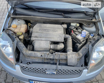 Серый Форд Фиеста, объемом двигателя 1.3 л и пробегом 142 тыс. км за 3800 $, фото 17 на Automoto.ua