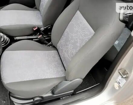 Серый Форд Фиеста, объемом двигателя 1.3 л и пробегом 142 тыс. км за 3500 $, фото 11 на Automoto.ua