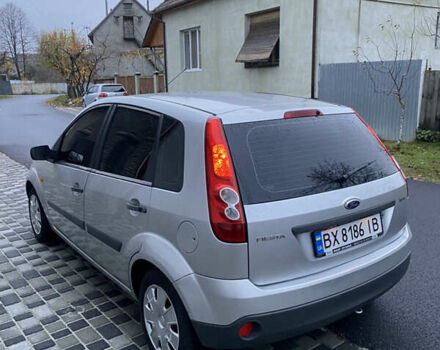 Серый Форд Фиеста, объемом двигателя 1.24 л и пробегом 156 тыс. км за 3500 $, фото 3 на Automoto.ua