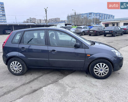 Серый Форд Фиеста, объемом двигателя 1.4 л и пробегом 225 тыс. км за 3700 $, фото 3 на Automoto.ua