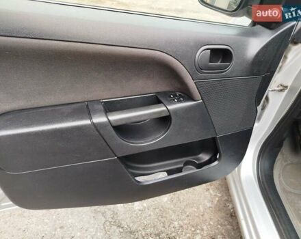 Серый Форд Фиеста, объемом двигателя 1.3 л и пробегом 150 тыс. км за 3700 $, фото 8 на Automoto.ua