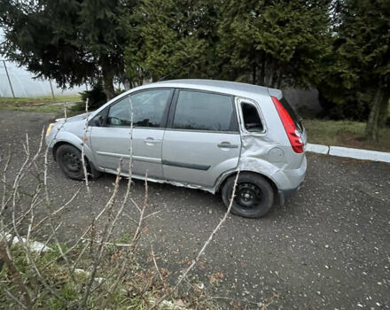 Серый Форд Фиеста, объемом двигателя 1.2 л и пробегом 78 тыс. км за 3200 $, фото 5 на Automoto.ua