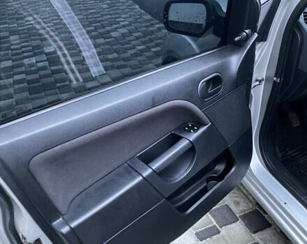 Серый Форд Фиеста, объемом двигателя 1.24 л и пробегом 156 тыс. км за 3500 $, фото 6 на Automoto.ua