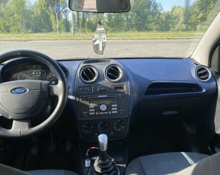Серый Форд Фиеста, объемом двигателя 1.4 л и пробегом 138 тыс. км за 4350 $, фото 12 на Automoto.ua