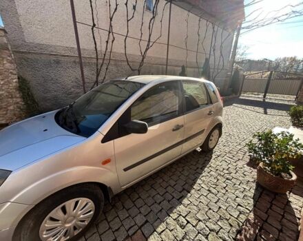 Серый Форд Фиеста, объемом двигателя 1.2 л и пробегом 180 тыс. км за 3700 $, фото 3 на Automoto.ua