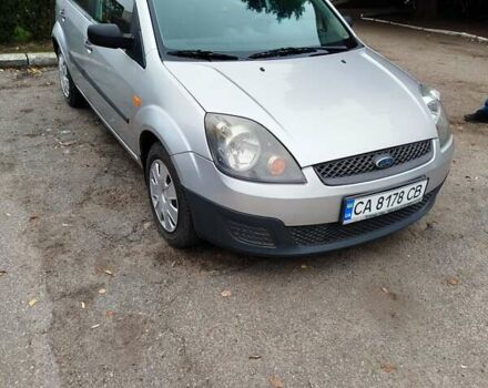 Серый Форд Фиеста, объемом двигателя 1.3 л и пробегом 150 тыс. км за 3700 $, фото 9 на Automoto.ua