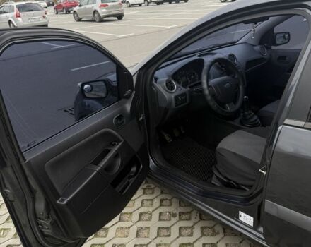 Серый Форд Фиеста, объемом двигателя 1.4 л и пробегом 202 тыс. км за 3499 $, фото 12 на Automoto.ua