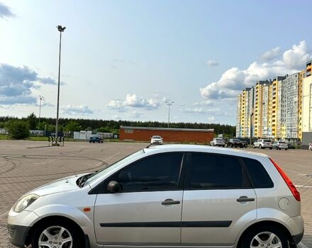 Серый Форд Фиеста, объемом двигателя 1.2 л и пробегом 196 тыс. км за 4200 $, фото 3 на Automoto.ua