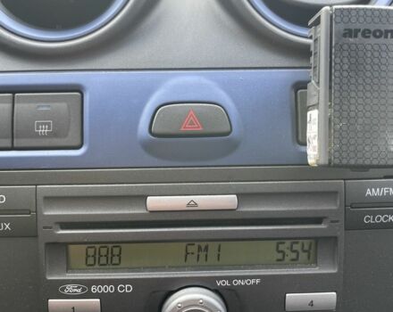 Сірий Форд Фієста, об'ємом двигуна 1.3 л та пробігом 180 тис. км за 5600 $, фото 3 на Automoto.ua