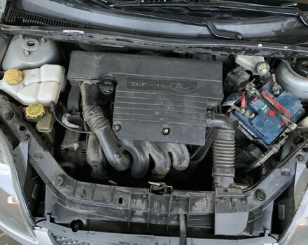 Серый Форд Фиеста, объемом двигателя 1.4 л и пробегом 265 тыс. км за 3000 $, фото 4 на Automoto.ua