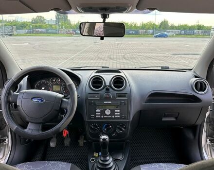 Серый Форд Фиеста, объемом двигателя 1.2 л и пробегом 196 тыс. км за 4200 $, фото 4 на Automoto.ua