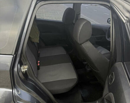 Серый Форд Фиеста, объемом двигателя 1.39 л и пробегом 202 тыс. км за 3499 $, фото 7 на Automoto.ua