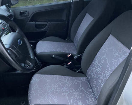 Серый Форд Фиеста, объемом двигателя 1.24 л и пробегом 156 тыс. км за 3500 $, фото 7 на Automoto.ua