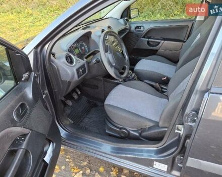 Серый Форд Фиеста, объемом двигателя 1.4 л и пробегом 203 тыс. км за 3399 $, фото 7 на Automoto.ua