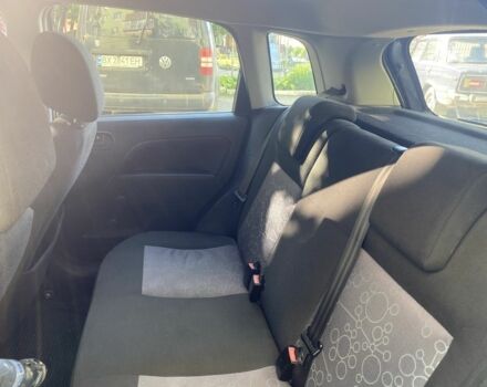 Серый Форд Фиеста, объемом двигателя 1.4 л и пробегом 270 тыс. км за 3500 $, фото 9 на Automoto.ua