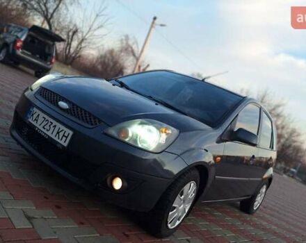 Серый Форд Фиеста, объемом двигателя 1.39 л и пробегом 269 тыс. км за 3800 $, фото 7 на Automoto.ua