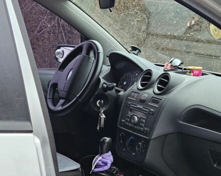 Сірий Форд Фієста, об'ємом двигуна 1.2 л та пробігом 246 тис. км за 3800 $, фото 7 на Automoto.ua