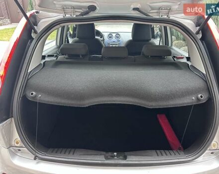 Сірий Форд Фієста, об'ємом двигуна 1.4 л та пробігом 178 тис. км за 4499 $, фото 15 на Automoto.ua