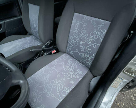 Серый Форд Фиеста, объемом двигателя 1.2 л и пробегом 78 тыс. км за 3200 $, фото 8 на Automoto.ua