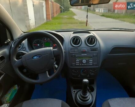 Серый Форд Фиеста, объемом двигателя 1.39 л и пробегом 184 тыс. км за 4600 $, фото 5 на Automoto.ua