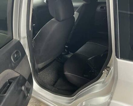 Серый Форд Фиеста, объемом двигателя 1.2 л и пробегом 194 тыс. км за 3300 $, фото 6 на Automoto.ua