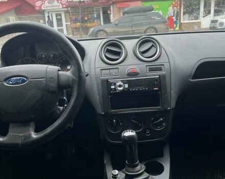 Серый Форд Фиеста, объемом двигателя 1.2 л и пробегом 194 тыс. км за 3300 $, фото 9 на Automoto.ua