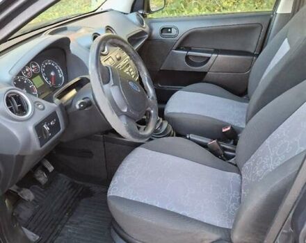 Сірий Форд Фієста, об'ємом двигуна 1.4 л та пробігом 292 тис. км за 3499 $, фото 5 на Automoto.ua