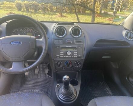 Сірий Форд Фієста, об'ємом двигуна 1.2 л та пробігом 200 тис. км за 2554 $, фото 6 на Automoto.ua