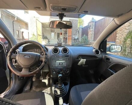 Серый Форд Фиеста, объемом двигателя 1.2 л и пробегом 180 тыс. км за 3700 $, фото 5 на Automoto.ua