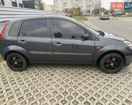 Серый Форд Фиеста, объемом двигателя 1.39 л и пробегом 202 тыс. км за 3499 $, фото 2 на Automoto.ua