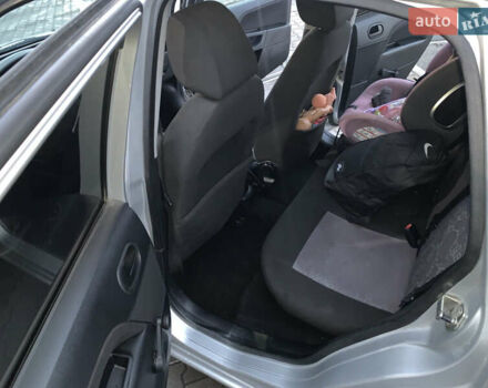 Сірий Форд Фієста, об'ємом двигуна 1.39 л та пробігом 265 тис. км за 4000 $, фото 8 на Automoto.ua
