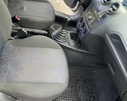 Сірий Форд Фієста, об'ємом двигуна 1.3 л та пробігом 180 тис. км за 5600 $, фото 7 на Automoto.ua