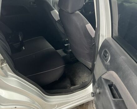 Серый Форд Фиеста, объемом двигателя 1.2 л и пробегом 194 тыс. км за 3300 $, фото 12 на Automoto.ua