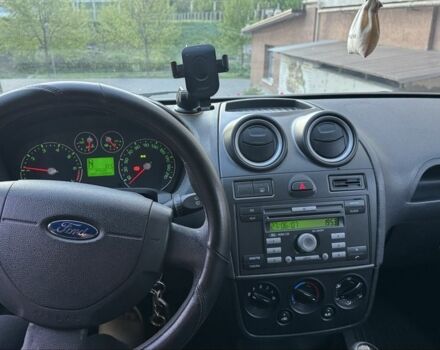 Сірий Форд Фієста, об'ємом двигуна 1.4 л та пробігом 210 тис. км за 4000 $, фото 9 на Automoto.ua