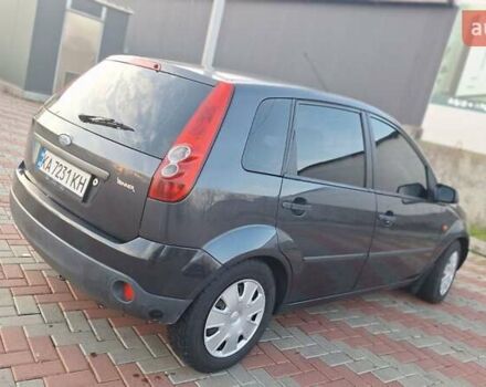 Серый Форд Фиеста, объемом двигателя 1.39 л и пробегом 269 тыс. км за 3800 $, фото 2 на Automoto.ua