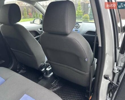 Сірий Форд Фієста, об'ємом двигуна 1.4 л та пробігом 178 тис. км за 4499 $, фото 12 на Automoto.ua