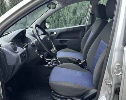 Сірий Форд Фієста, об'ємом двигуна 1.4 л та пробігом 178 тис. км за 4499 $, фото 7 на Automoto.ua