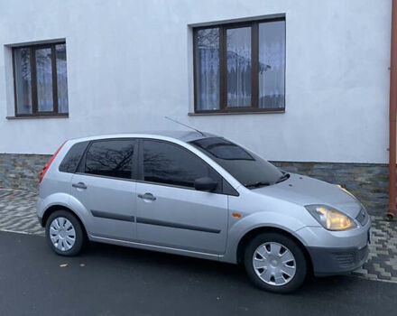 Серый Форд Фиеста, объемом двигателя 1.24 л и пробегом 156 тыс. км за 3500 $, фото 1 на Automoto.ua