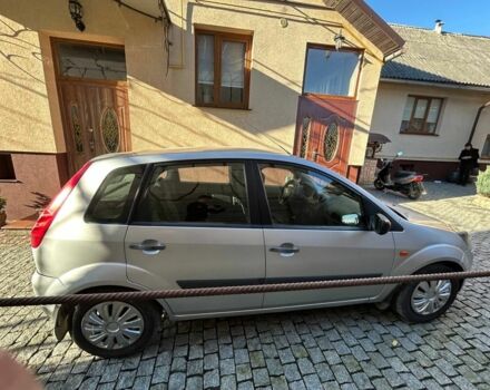 Серый Форд Фиеста, объемом двигателя 1.2 л и пробегом 180 тыс. км за 3700 $, фото 2 на Automoto.ua